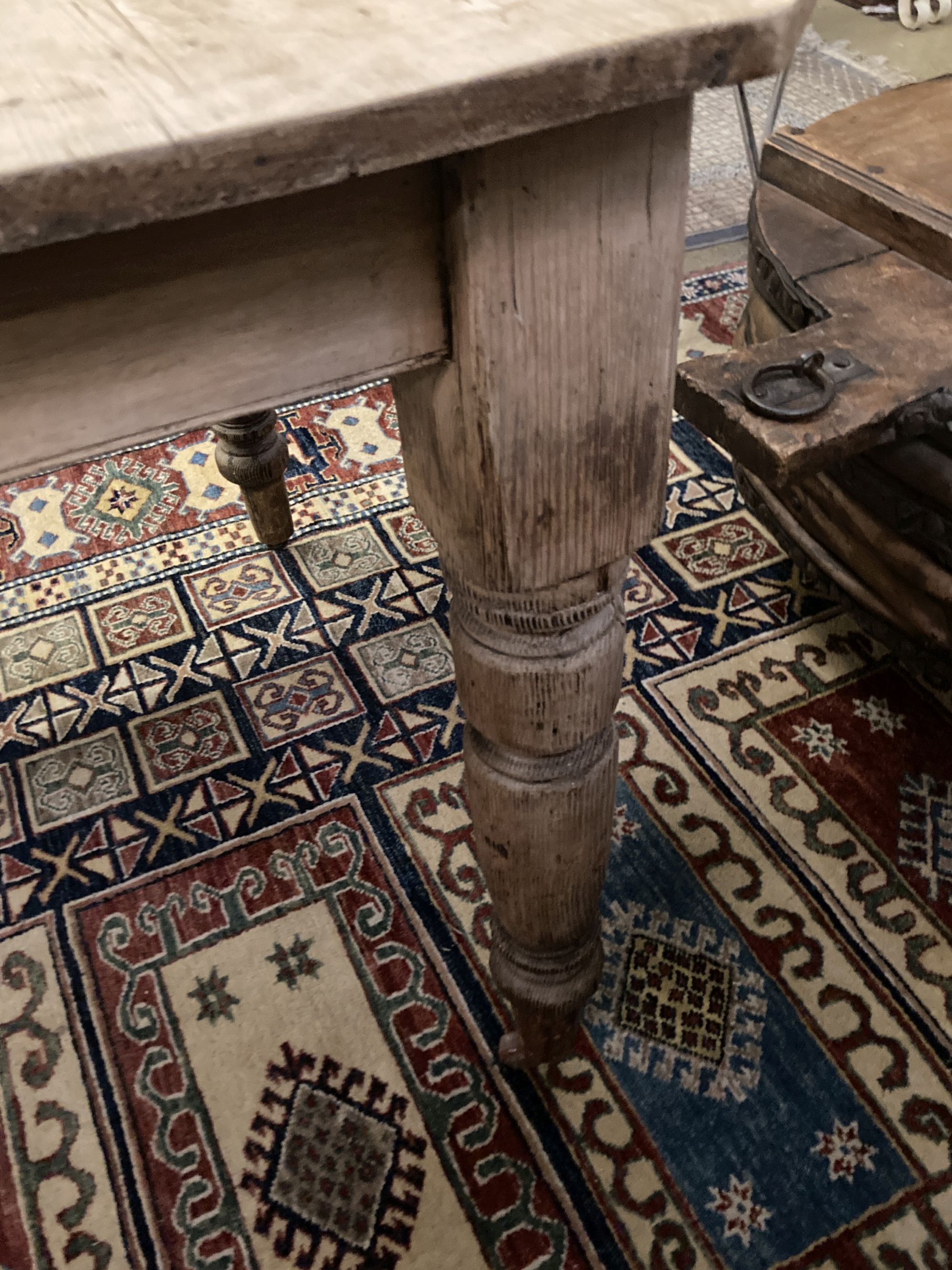 A late Victorian pine extending dining table, 147cm (extended one spare leaf), width 87cm height 76cm